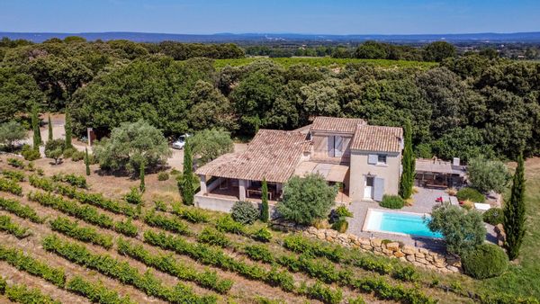 La maison d'Audrey au milieu des vignes