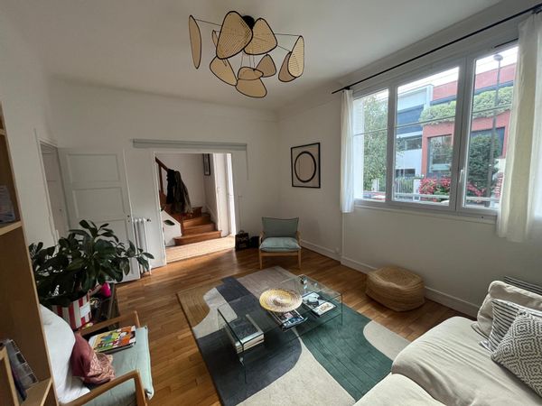 Maison de charme à Boulogne-Billancourt, dans une rue calme, au coeur de la ville.