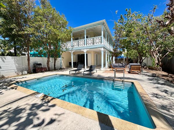 Villa indépendante  au coeur d'Orient baie, 300 mètres de la plage.