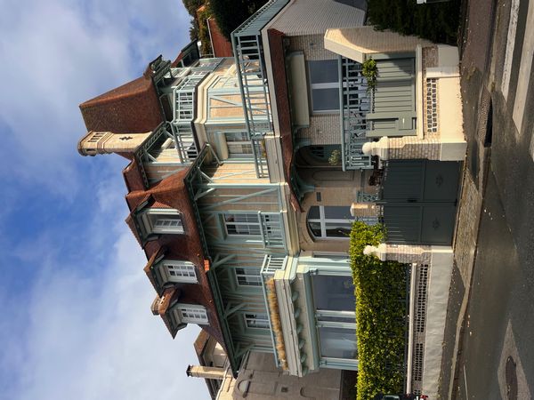 Magnifique maison normande de 5 chambres et 1 bureau, terrasses avec pleine vue mer, plein sud!