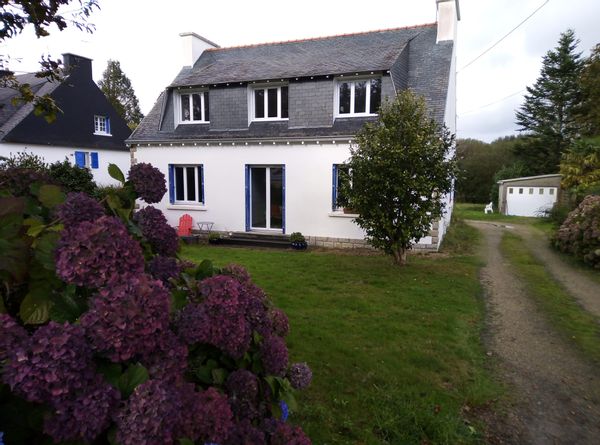 Maison bretonne dans un petit bourg agréable. Dans le Finistère sud à Combrit Sainte Marine