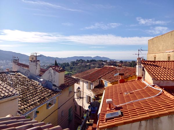 Maison de village et son toit terrasse