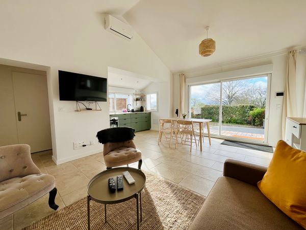 La maison de Vincent, entre mer et montagne basques.