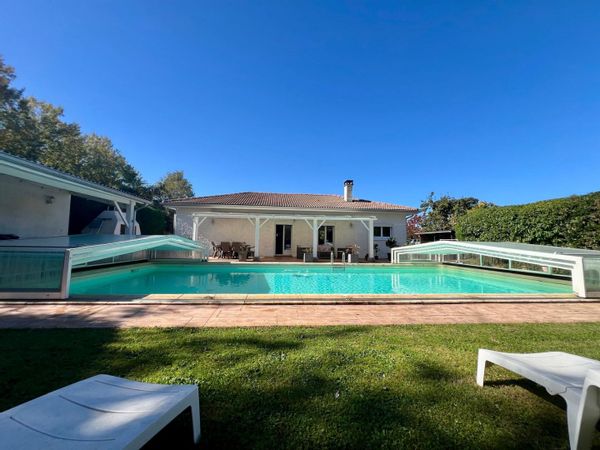Maison avec piscine entre Bordeaux et Saint-Émilion, au cœur des vignobles, chez Elodie