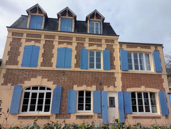 Maison de maître de 160 m² située sur un terrain arboré de 1400 m² au coeur du Pays d'Auge