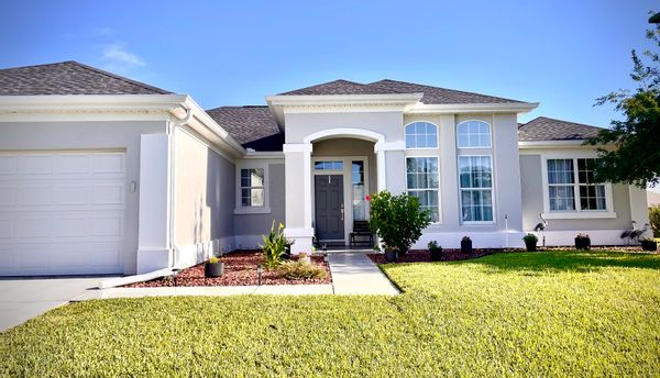 Modern House in Private Golf Community with Pools