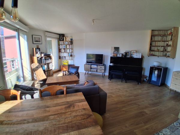 Appartement lumineux à Saint-Denis Pleyel, à 5 min à pieds de la ligne métro 14 et de la ligne 13.