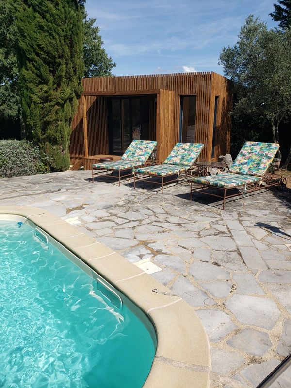 L'Ombrière : Un chalet , situé sur notre propriété, au cœur de la garrigue chez Christian et Silvy