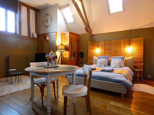 Charmante maisonnette située entre Beauce et Perche, en pleine nature, à 30 kilomètres de Chartres.