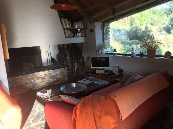 maison atypique en pierre en pleine nature en limite du Parc National des Cévennes.