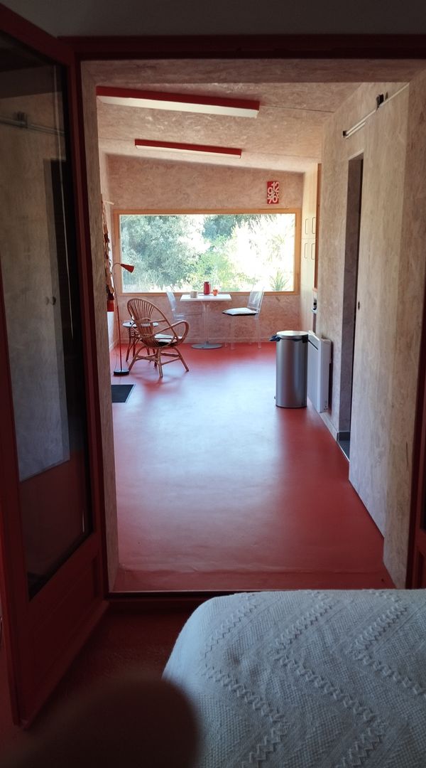 La maison de Anne-Marie. Studio tout confort au milieu d'un potager près de Sarlat et Montignac.