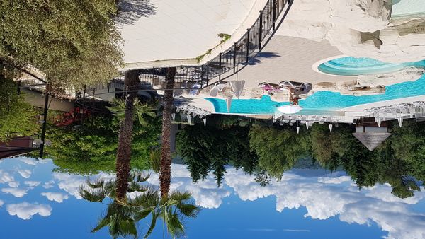 Chez Monique, Maison mitoyenne cosy, au sein d'une résidence avec piscine et spa, dans le moyen Var.