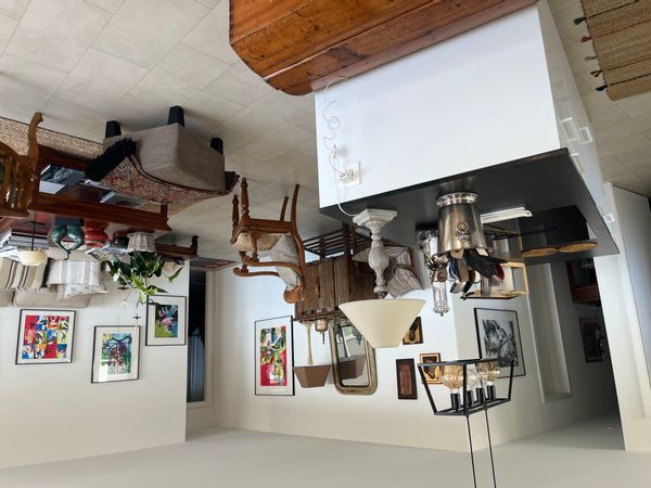 La maison de Jean-Michel et Patrizia Nichée au milieu du vignoble, à côté d'un château moyenâgeux.