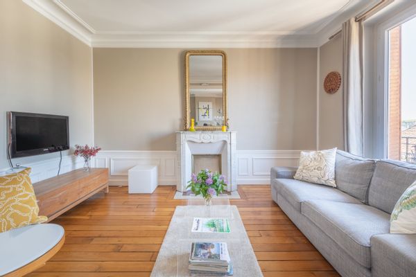 Appartement haussmanien avec cachet, ensoleillé et calme à 15 minutes en train des Champs Elysées