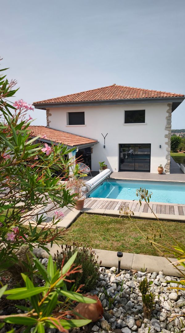 Charmante maison basque en campagne, aux portes de Biarritz. Entre mer et montagnes !