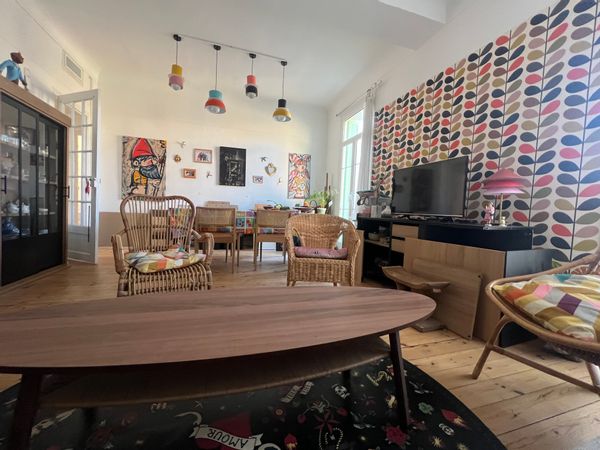 un appartement d’artiste rénové en plein centre-ville de Menton proche mer commerce gare.