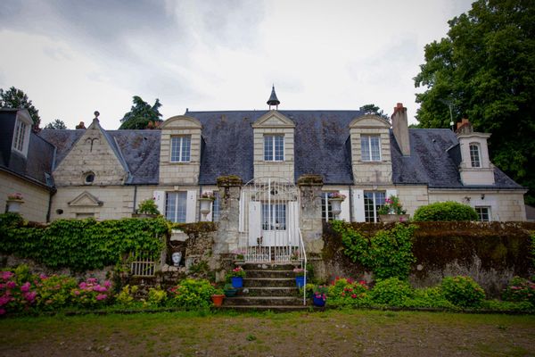 Belle maison bâtie en 1640 au cœur de la Vallée de la Loire. Pour grande famille. 6 chambres