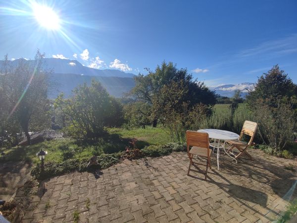 Vue de rêve face à la chartreuse, maison simple mais chaleureuse