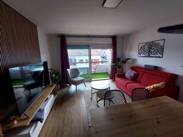 appartement  2 pas de toutes commodités. supermarché à 5 minutes a pied. piste cyclable à 400 m