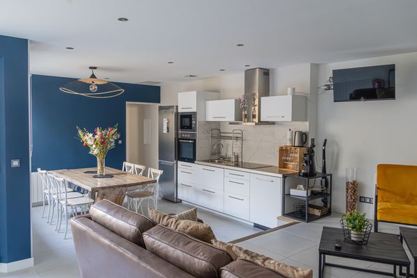 Appartement lumineux 2 chambres – Terrasse 60 m² et espace balnéo privé