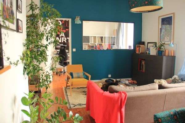 Appartement de 3 chambres et 1 bureau, en centre-ville, dans immeuble des années 30