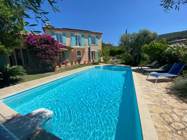 Charmante maison provençale proche des collines et  de la mer Mediterranée.