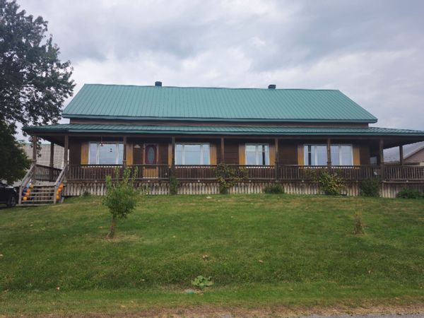 Grande maison à la campagne