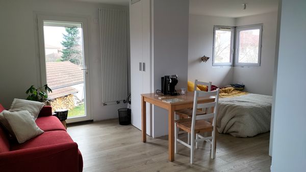 Grande chambre privée avec salle de bain