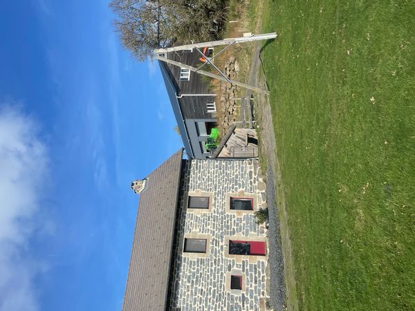 La maison de la Varirouze  vous offre une vue imprenable sur le Mézenc à 1200 m d’altitude.