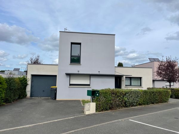 Maison moderne de 2016 dans un quartier calme située à Saint Berthevin sur un terrain de 350 m²