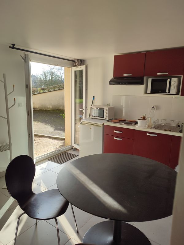 Studio rez de jardin dans la petite ville touristique de Falaise en Normandie