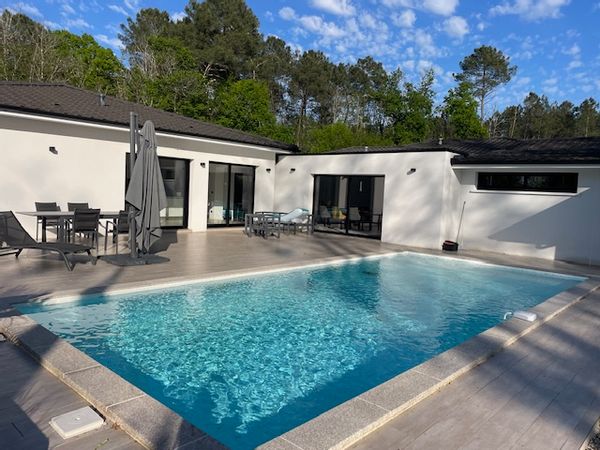 Maison moderne avec piscine privée au sud de Bordeaux