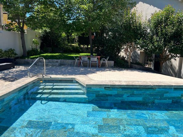 Studio jardin au calme avec piscine, à 10 minutes du centre ville de Marseille.