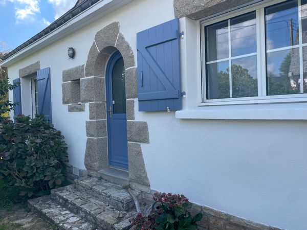 Jolie NeoBretonne , proche des sentiers de randonnée et de la piscine d’eau de mer de Conleau