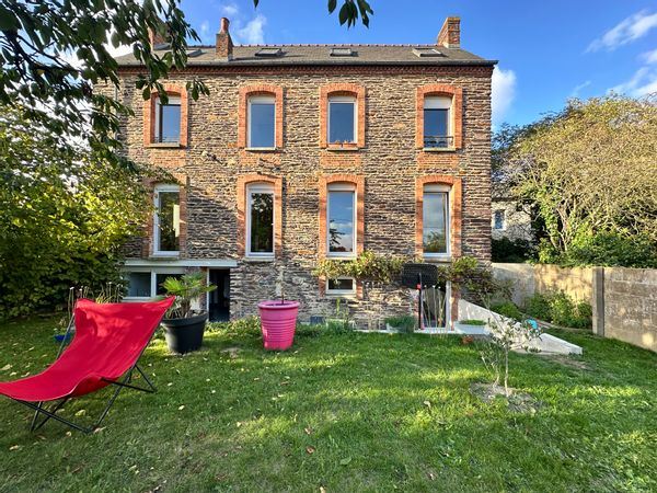 Maison familiale très calme au coeur de Rennes avec jardin et sans vis à vis.