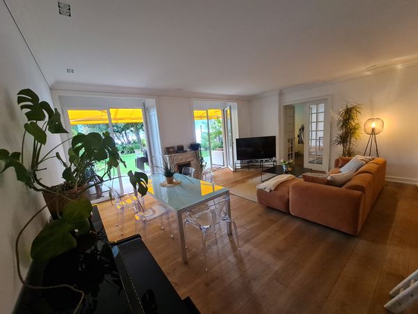 Appartement 2.5 pièce avec jardin idyllique au bord du lac