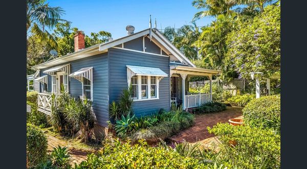 Architect and Builder couple's renovated cottage 15 mins from Byron Bay. Complete with Burmese cat!