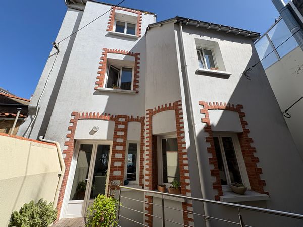Maison avec vues et balcons sur le chenal du Vendée Globe