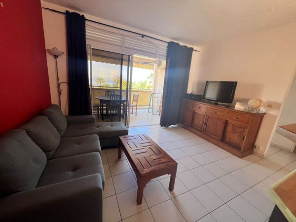 appartement en hauteur avec une grande vue magnifique sur Moorea, proche de Papeete