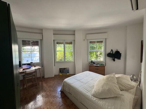 Bright apartment in central São Paulo, near modernist icons, creative vibe, bars, and restaurants.