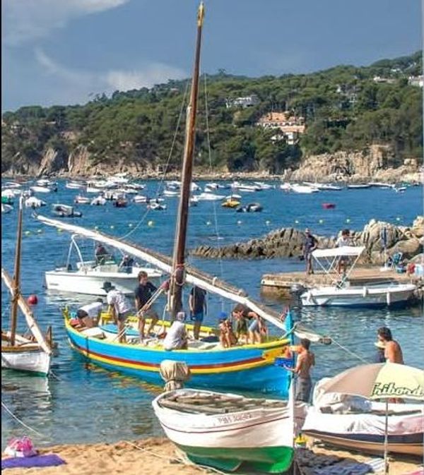 Dónde el mar se viste de gala.