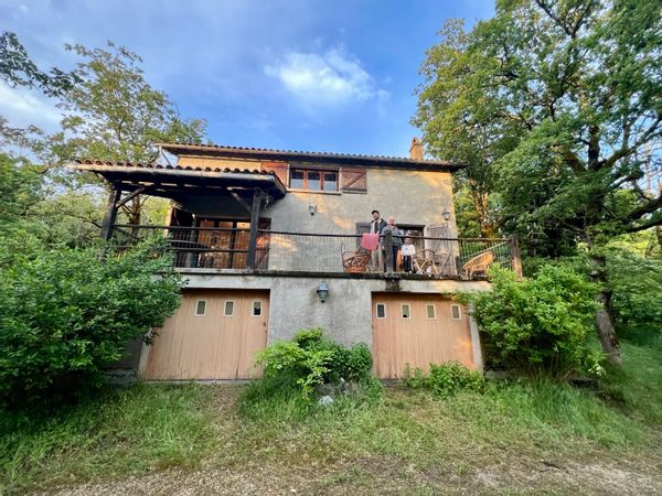 Maison dans les bois à 15 minutes à pied du village médiéval de Saint Cirq Lapopie