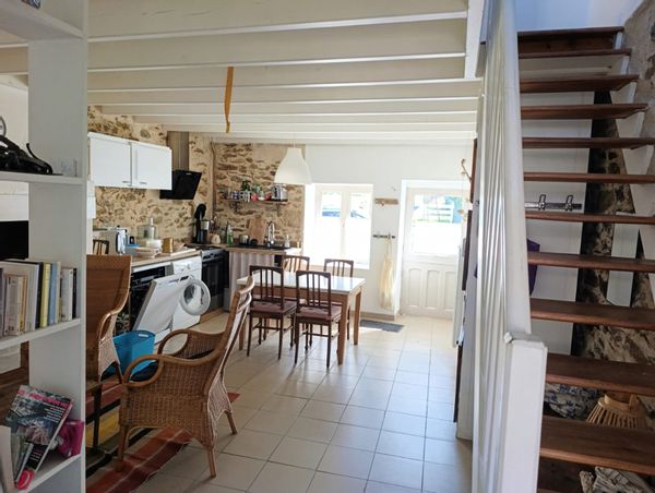 Maison de paludier au coeur d’un petit  village près de la mer.