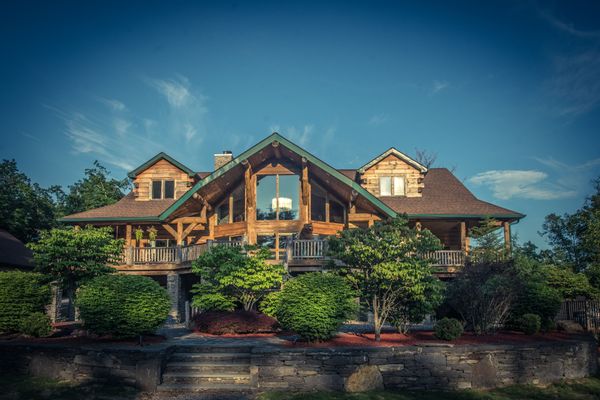 Hacienda de Leyenda East, Woodstock New York. Beautifully renovated log cabin with nightclub/bar.