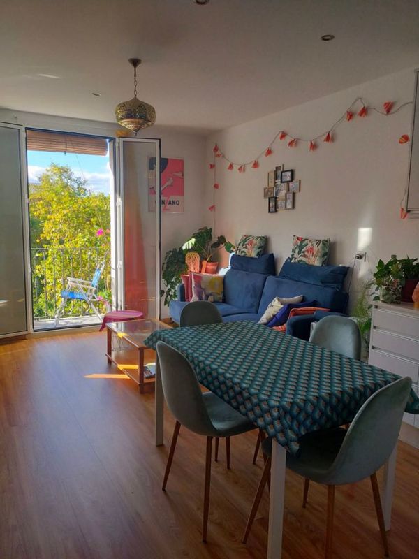 La chambre privative lumineuse ensoleillée et calme avec salle de bain privée