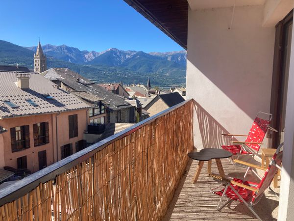 Entre montagnes et lac, grand appartement lumineux