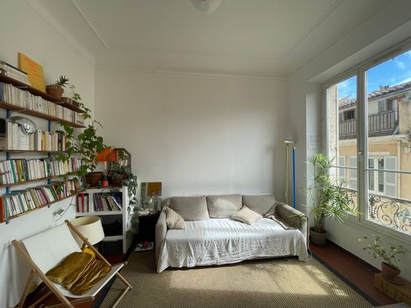 Appart ensoleillé au Cours Ju!