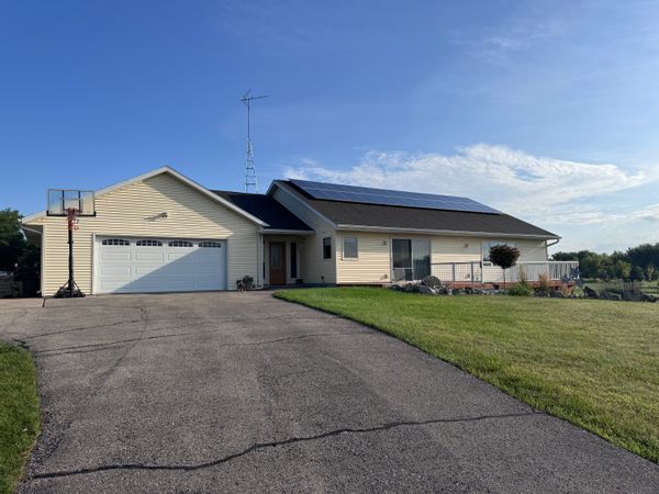 Rural country home in family friendly subdivision near Horicon Marsh