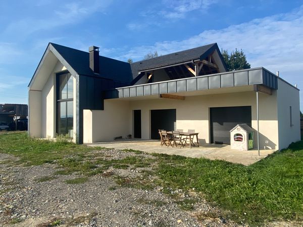 La maison de Manon Havre de paix moderne , baies vitrées xxl pour apprécier la vue sur les Pyrénées