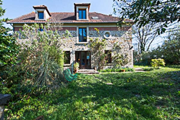 La maison de Laëla est au coeur de la campagne nivernaise, idéale pour les amoureux de la nature !